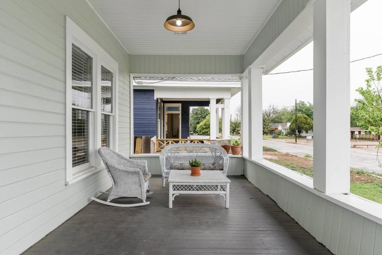Restored 1930S Uptown Bungalow 2 Min. To Magnolia Waco Exterior photo